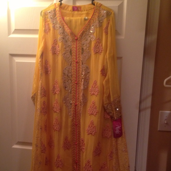 Motifz brand gown - Picture 1 of 2