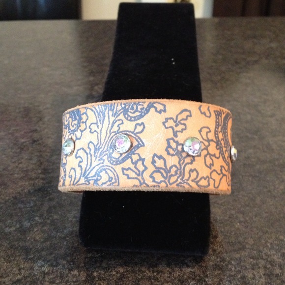 Leather and white stone bracelet.
