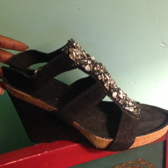 Shoes - Picture 3 of 3