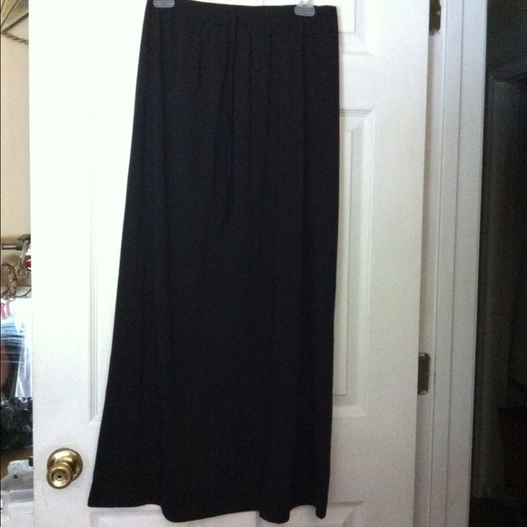 ❌SOLD❌Black maxi skirt - Picture 1 of 1