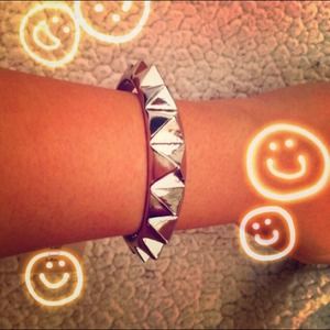🆕 Forever 21 Silver Studded Bracelet 🆕