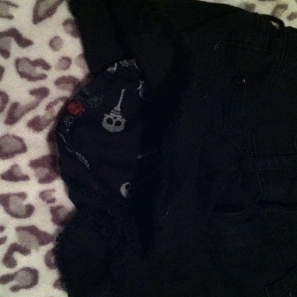 Love sick black shorts - Picture 2 of 3