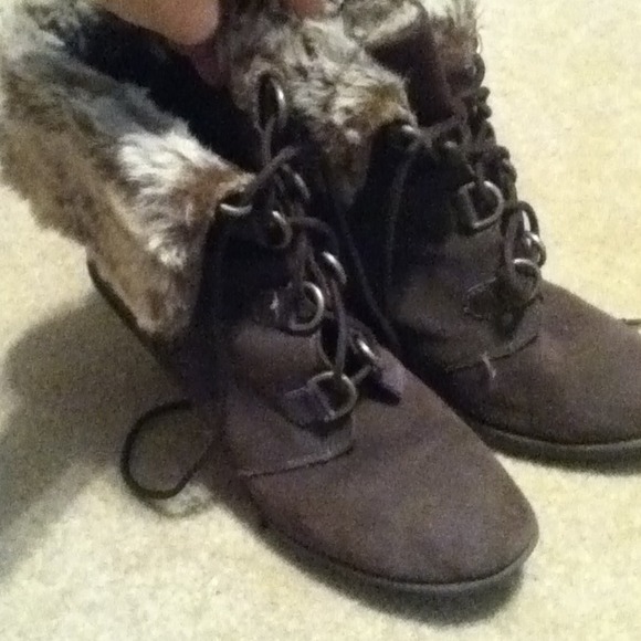 Size 11 heeled fur boot - Picture 2 of 2