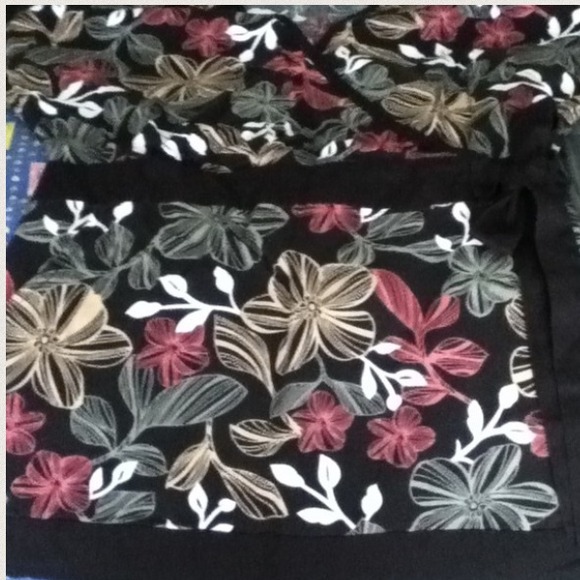 Black flower scrub top
