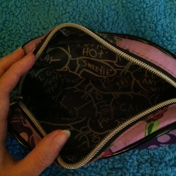 👑🎀Betsy Johnson makeup bag🎀👑 - Picture 3 of 3