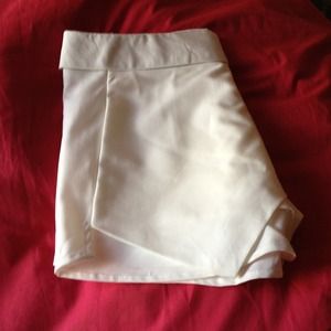 NEw zara white skort