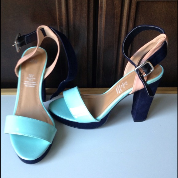 🎉👠HOST PICK!👠🎉 NWOT H&M Colorblock heels