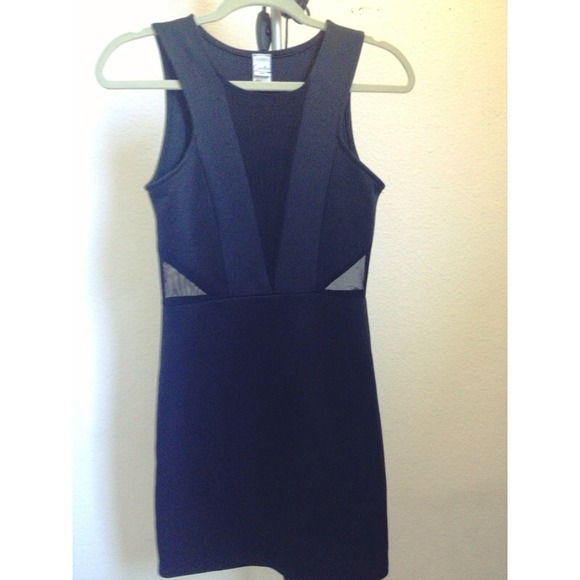 Girls night out!? The perfect dress for G.N.O. 😉 - Picture 2 of 3