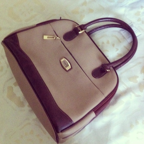 SOLD in a bundle Classic Satchel Handbag - Picture 3 of 4