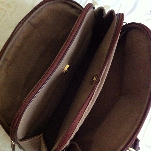 SOLD in a bundle Classic Satchel Handbag - Picture 4 of 4