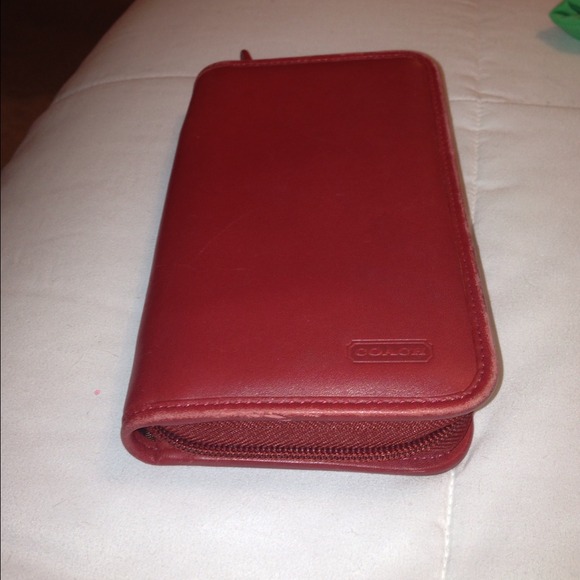 The perfect coach wallet! Only $20 OBO!!!