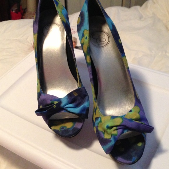 Sexy Jessica Simpson multi-color peep toe heels - Picture 2 of 3