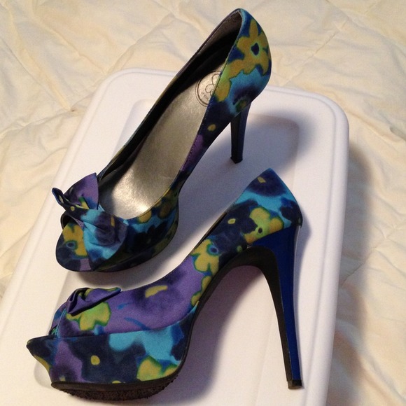 Sexy Jessica Simpson multi-color peep toe heels - Picture 3 of 3