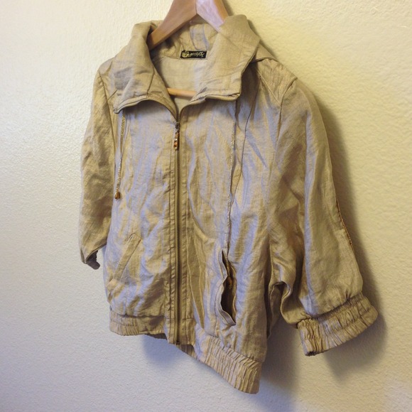 Gifted🎀Cute track jacket🎀 free with any bundle! - Picture 2 of 4