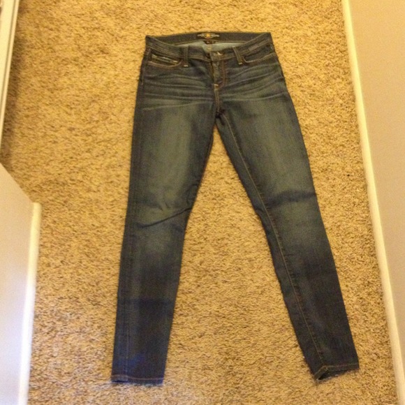 Size 29 (8) Lucky skinny jeans