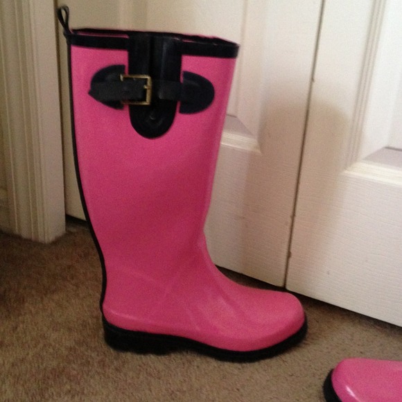 🚫Sold in a bundle🚫☔Old Navy Rain Boots⛅ - Picture 2 of 3