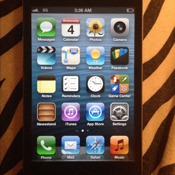 iPhone 4   💖LIKE NEW💖