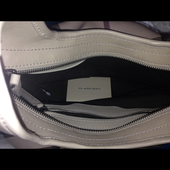sold. Burberry handbag new with out tag - Picture 3 of 3