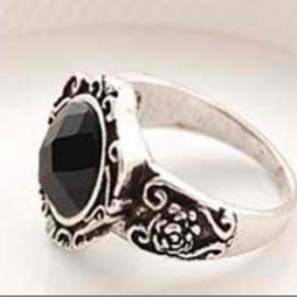 🐾 NEW SILVER TONE RING WITH BLACK RHINESTONE - Picture 3 of 3