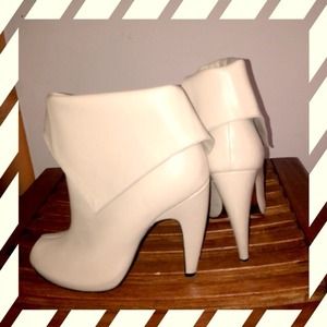 Get your boots on! It's fall!