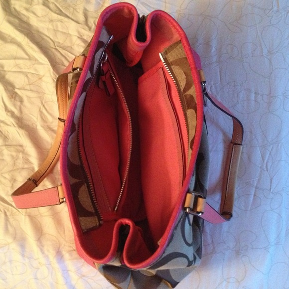 🚫SOLD SOLD🚫 Coach Signature Hamptons Weekend - Picture 2 of 3