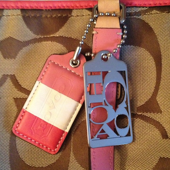 🚫SOLD SOLD🚫 Coach Signature Hamptons Weekend - Picture 3 of 3