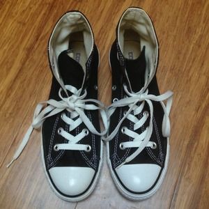 Converse size W8