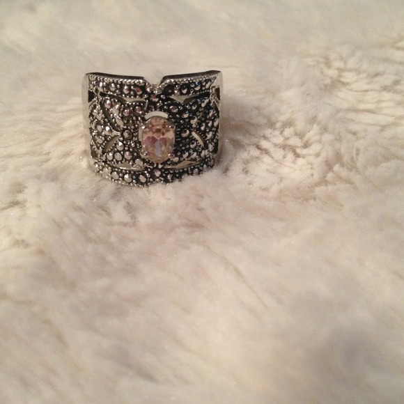 Ring - Picture 3 of 3