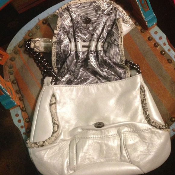Handbag - Picture 3 of 4