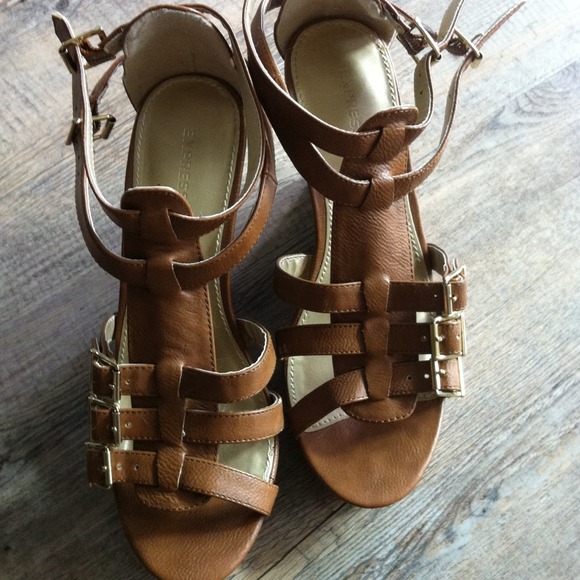 ❗️❗️ S O L D ❗️❗️Brown Express wedges