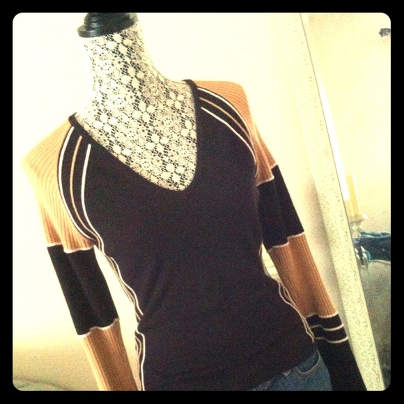 Top in a good colors, brown/mocha, white stripe