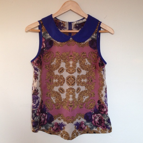 Sleeveless top with peter pan collar