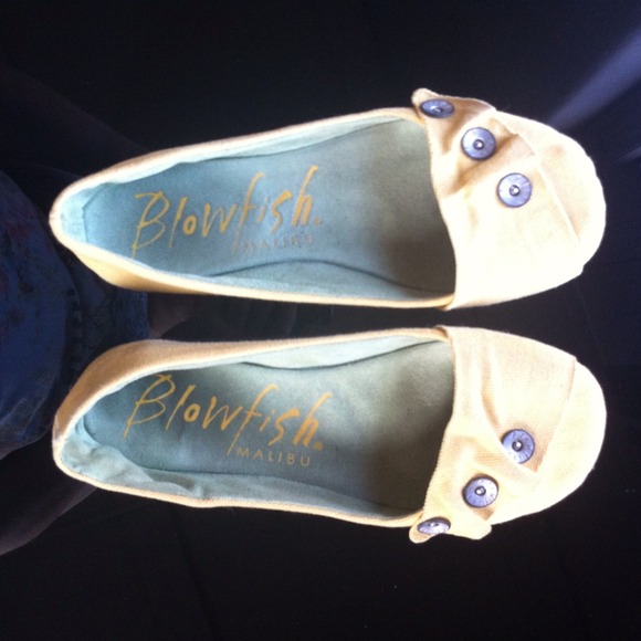 SOLD 🚫 yellow canvas "segment" flats - Picture 3 of 4