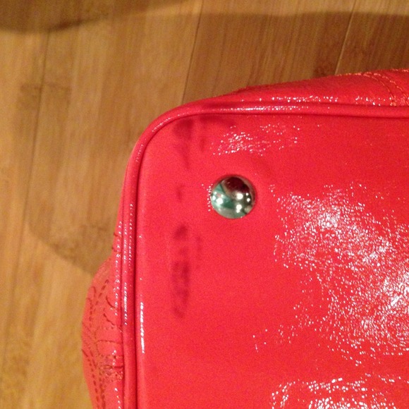 Coach peach patent leather shoulder bag - Picture 4 of 4