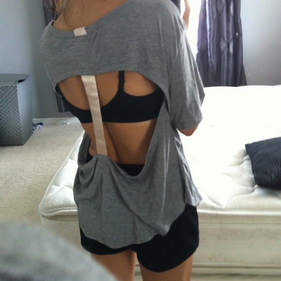Open back tee - Picture 3 of 3
