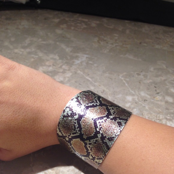 Snakeskin pattern cuff bracelet or armband