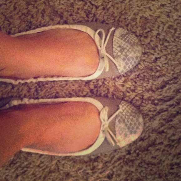 SOLD!!! Sam and Libby flats (neutral color)
