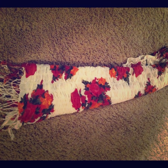 Flower print scarf! So cute and casual! SOLD****
