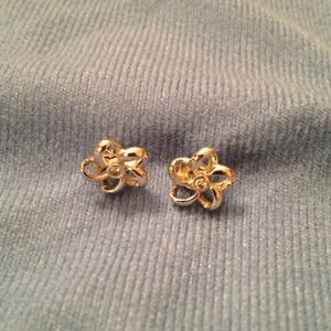 Na Hoku white gold diamond center earrings