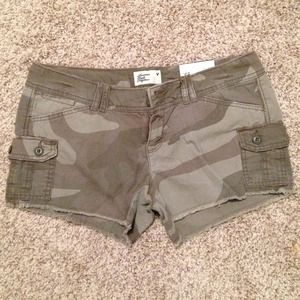 NWT Camo shorts size 0 American Eagle Outfitters
