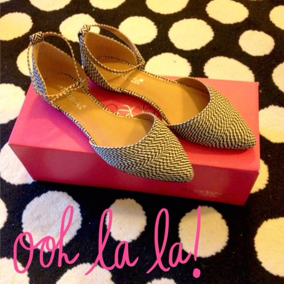 🚫SOLD🚫 Black and White D'orsay Flats