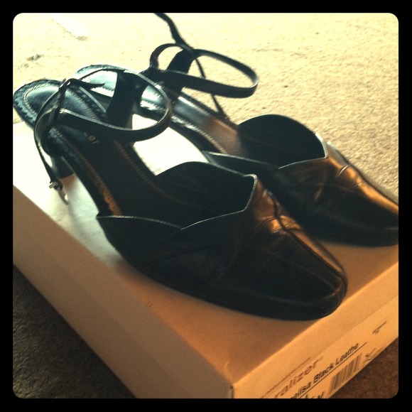 Naturalizer Black Leather shoes