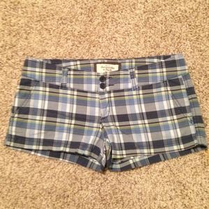 SOLD! Abercrombie & Fitch plaid shorts size 2