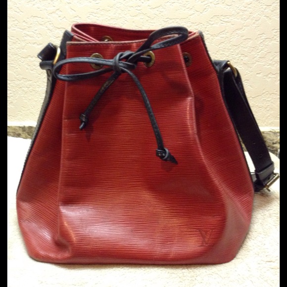 🚫SOLDonSHOPHERS🚫Louis Vuitton Petit Noe Epi Red
