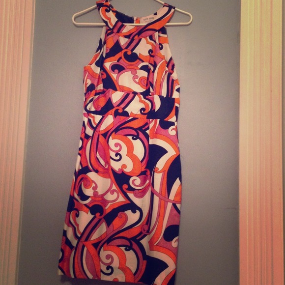 Skirting around dress