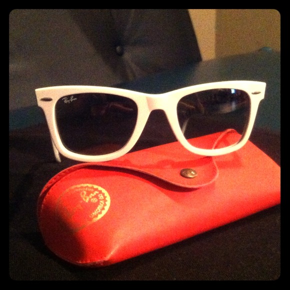 *REDUCED* White ray-ban wayfarer! - Picture 1 of 4