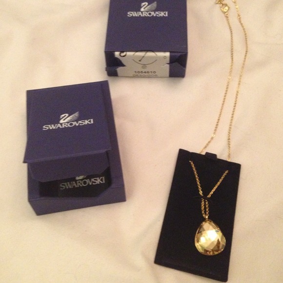 **mark down** Swarovski Necklace