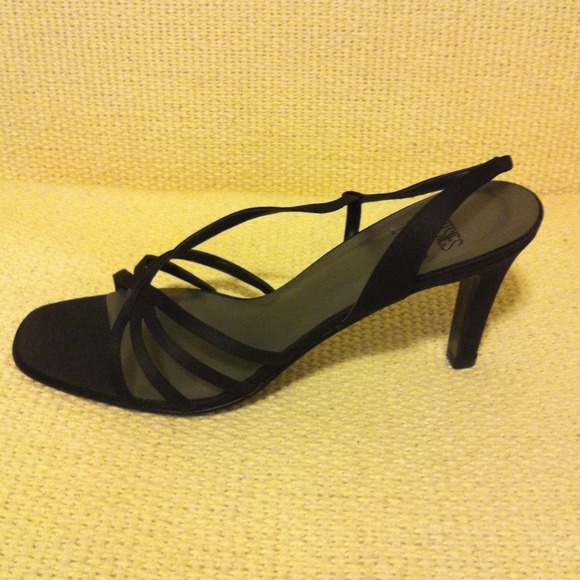 Black satin strappy dressy 2 1/2-3" heel Sz9 NWOT