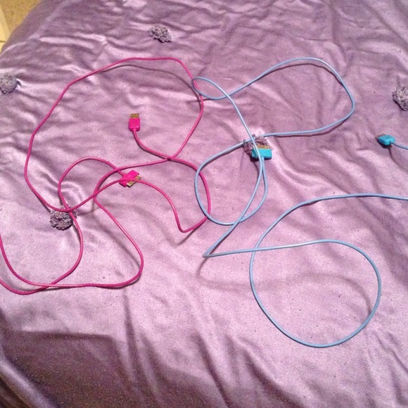 2 long apple USB cords
