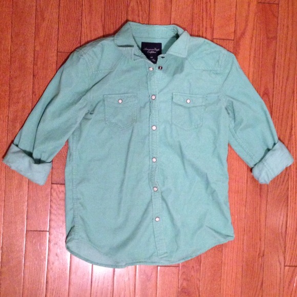 ❗️SOLD❗️american eagle corduroy button down